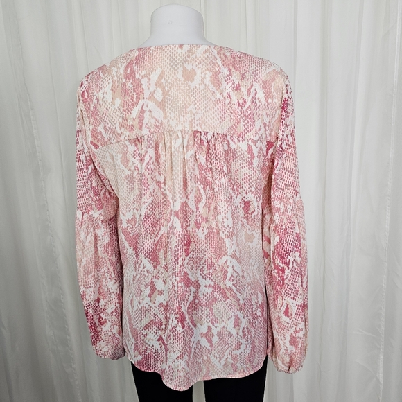 Cabi Bethany Pink White Snake Print Balloon Sleeve Blouse V-Neck Size Medium - Picture 7 of 10